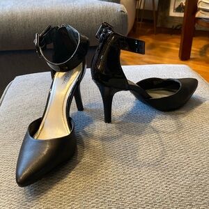Style and Co Black Heels EUC . Heel 3.5 “